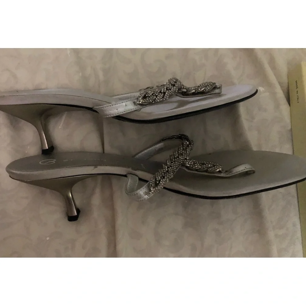 St. John size 10 silver rhinestone kitten heel w/ silver wore 1-2x